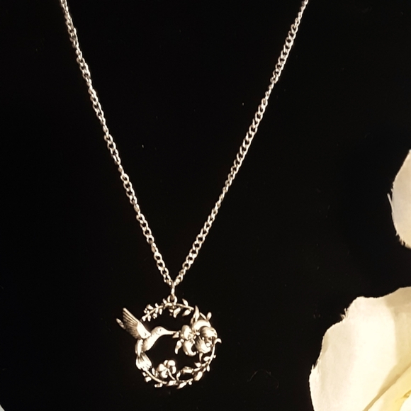 Hand Crafted Humming Bird Necklace Silvertone 22" Chain - Picture 1 of 5